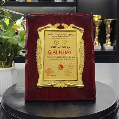 Bảng Vinh Danh VD04 20cm x 25cm Nền Gỗ Tổ Chức Sự Kiện, Vinh Danh Đẹp, Ý Nghĩa