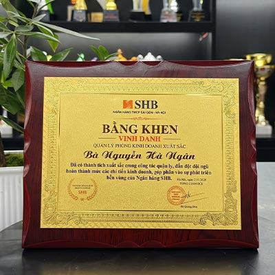 Bảng Vinh Danh VD06 Nền Gỗ KT 20cm x 25cm Khổ Ngang