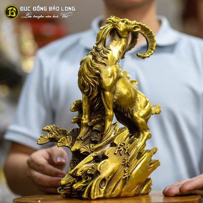 Quà Tặng Tượng Dê Đứng Trên Núi Đá Bằng Đồng Cao 29cm