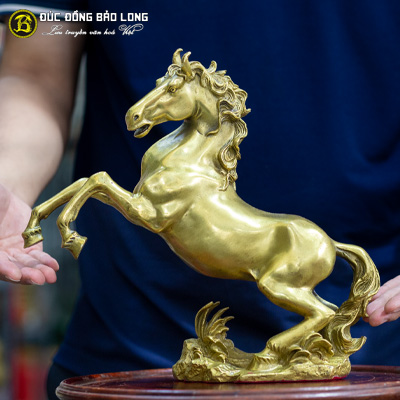Quà Tặng Tượng Ngựa Hí Bằng Đồng Vàng