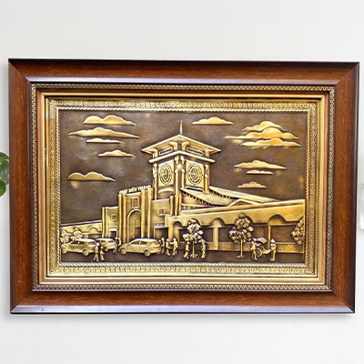 Tranh Chợ Bến Thành bằng đồng màu giả cổ khổ 40cm x 55cm
