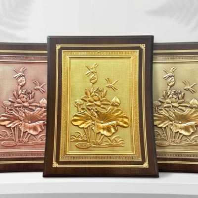 Tranh để bàn hoa sen bằng đồng khổ dọc 26cm x 34cm