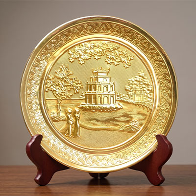 Tranh Đĩa Tròn Tháp Rùa Hồ Gươm để bàn bằng đồng dát vàng đk 25cm