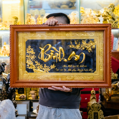 Tranh Chữ Bình An Bằng Đồng Dát Vàng Khung Gỗ Gõ KT 50cm x 80cm