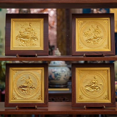 Quà Tặng Tranh Hoa Sen Bằng Đồng Dát Vàng Khổ Vuông 20cm