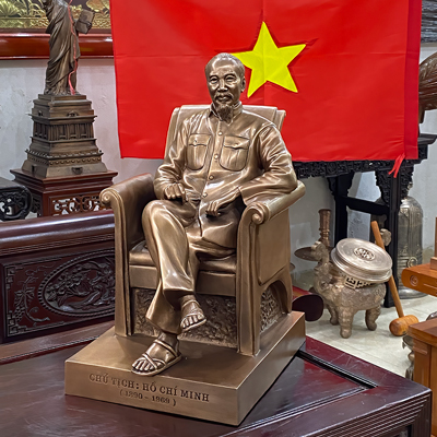 Tượng Bác Hồ Ngồi Ghế Dáng Ngồi Thư Thái Bằng Dồng Đỏ Cao 48cm
